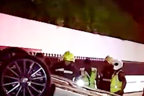 அலரி மாளிகைக்கு முன்பாக விபத்து! | Accident In Front Of Alary House