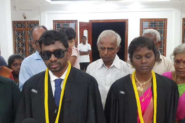 யாழ் பல்கலையில் பட்டம் பெற்ற விழிப்புலனற்ற மாணவர்கள்; பலரும் பாராட்டு | Ignorant Students Uni Jaffna 40Th Convocation யாழ் பல்கலையில் பட்டம் பெற்ற விழிப்புலனற்ற மாணவர்கள்; பலரும் பாராட்டு | Ignorant Students Uni Jaffna 40Th Convocation