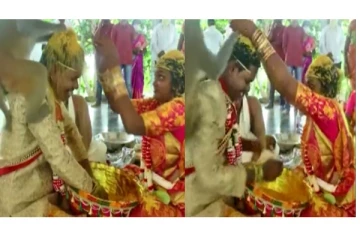 மாப்பிள்ளை தலையில் ஏறி நறுக்கென கொட்டு வைத்து விட்டு ஓடிய குரங்கு... - வைரலாகும் வீடியோ..!