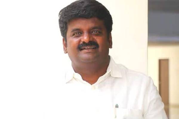 அடுத்த ரெய்டு எப்போன்னு என் பொண்ணு கேட்குறா : சோகத்தில் முன்னாள் அமைச்சர் | Corruption Department Vijayabaskar Information அடுத்த ரெய்டு எப்போன்னு என் பொண்ணு கேட்குறா : சோகத்தில் முன்னாள் அமைச்சர் | Corruption Department Vijayabaskar Information