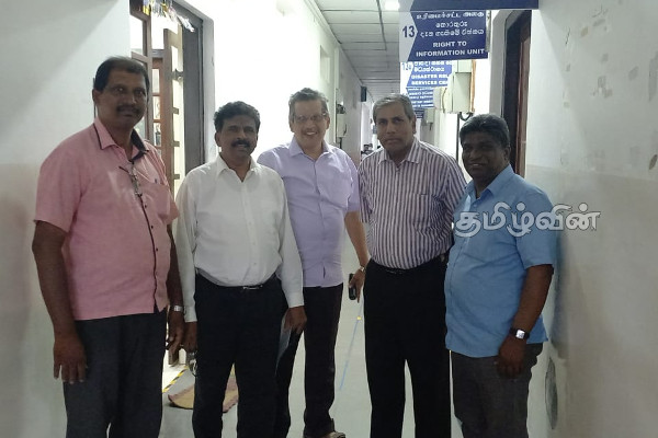 எரிபொருள் பெற்றுத்தர கோரி யாழ். மாவட்ட செயலாளருடன் வணிகர் கழகத்தினர் கலந்துரையாடல் (Photos) | Jaffna Fuel Discussion With District Secretary