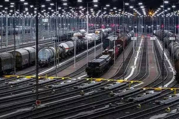 உலகின் மிகப்பெரிய ரயில் நிலையத்தில் ரகசிய நடைமேடை தளம்! | Secret Platform In World S Largest Railway Station