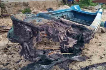 யாழில் மர்மமான முறையில் தீக்கிரையான படகு