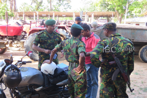 மட்டக்களப்பில் அதிரடியாக கைது செய்யப்பட்ட 13 பேர் | 13 People Arrested In Batticaloa