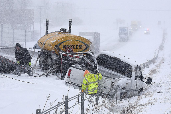 கடும் பனிப்புயலால் திண்டாடும் அமெரிக்கா! 30 பேர் பலி | America Will Be Hit By A Heavy Snow Storm