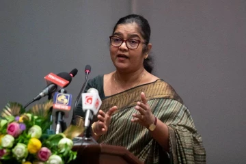 බිඳුණු පවුල් සබඳතා හේතුවෙන් කාන්තාවන් සහ දරුවන් අනාරක්ෂිතයි- අමාත්‍ය සරෝජා සාවිත්‍රි පෝල්රාජ්