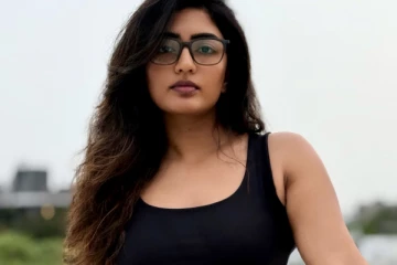 நடிகை ஈஷா ரெப்பா ட்ரெண்டி லுக்கில் அழகிய போட்டோஷூட்