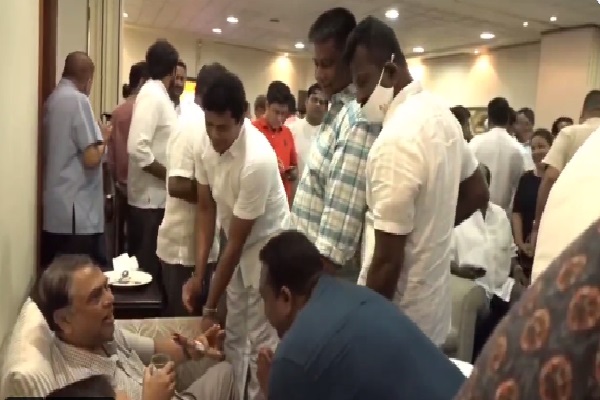 ஹிட்லரிஸம் பேசுவதற்கு முன்னர் காற்சட்டையை சரியாக அணிய வேண்டும் - ரணிலை விளாசிய கே.டி! | Peoples Protest Rajabaksha Jvp Air Port Basil Sl