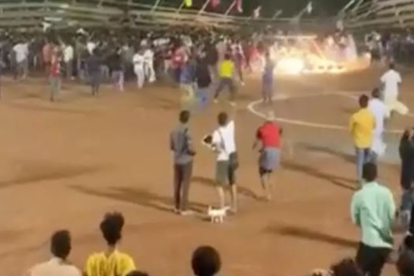 மைதான கேலரி சரிந்தது 100 பேர் காயம்  : கேரளாவில்  அரங்கேறிய சோக சம்பவம் - தமிழ்நாடு