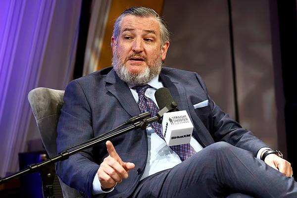 சகோதரருடன் திருமணம்... நாடுகடத்தப்படும் நெருக்கடியை எதிர்கொள்ளும் பெண் அரசியல்வாதி | Pressure Mounts On Ilhan Omar சகோதரருடன் திருமணம்... நாடுகடத்தப்படும் நெருக்கடியை எதிர்கொள்ளும் பெண் அரசியல்வாதி | Pressure Mounts On Ilhan Omar