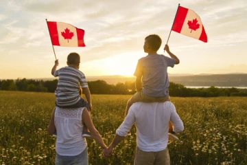 கனேடிய குடும்பங்கள்  குழந்தை நலனில் இருந்து 1,200 டொலர்கள் வரை பெறலாம்!