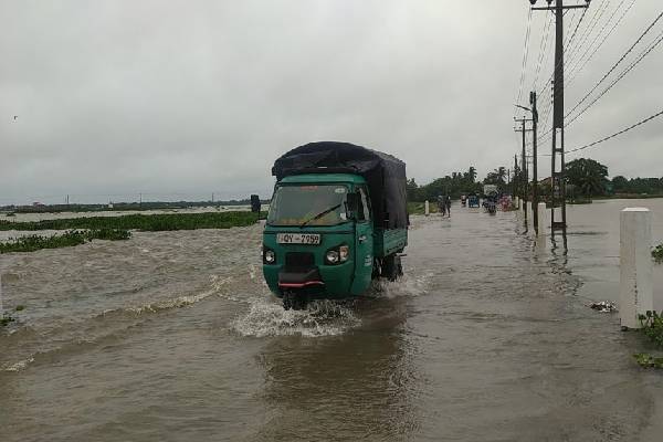 வெள்ளத்தினால் பாதிக்கப்பட்ட மக்களுக்கு நிவாரணம் வழங்குமாறு பிரதமர் பணிப்புரை | Flood Prime Minister Ranil Wickremesinghe வெள்ளத்தினால் பாதிக்கப்பட்ட மக்களுக்கு நிவாரணம் வழங்குமாறு பிரதமர் பணிப்புரை | Flood Prime Minister Ranil Wickremesinghe