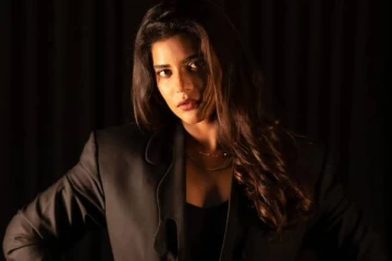 நடிகை ஐஸ்வர்யா ராஜேஷ்-ஆ இது!! காந்தப்பார்வையில் ஆளே இப்படி மாறிட்டாங்க..