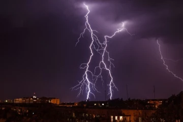 ஒரே நாளில் மின்னல் தாக்கியதில் 16 பேர் பலி