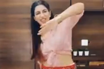 வேட்டியை மடிச்சுக் கட்டி தொடை தெரிய குத்தாட்டம் போடும் பாவனா! உங்களுக்கு என்ன தான் பிரச்சினை?