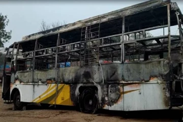 திடீரென தீ பிடித்த ஆம்னி பேருந்து - குதித்து தப்பித்த பயணிகள்