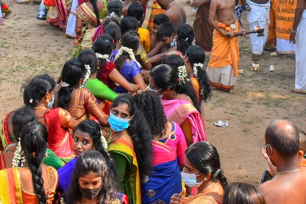 யாழில் கோவில் திருவிழாவில் பெண்களின் முகம் சுழிக்க வைத்த செயல்! | Thalikkodi Theft At Yazhil Temple Festival