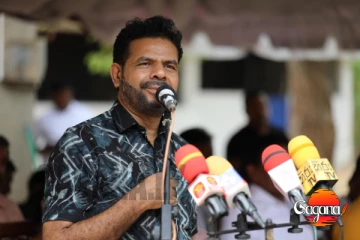 අඩේ ගහපියව් ඒකටවත් අප්පුඩියක්..මුං මාර බඩුනෙ මං කියන්නෙ වී බියර්වලට දෙන්න පුළුවන්, නාමලුත් අප්පුඩියක් ඉල්ලයි