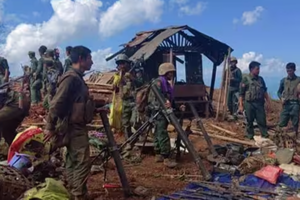 முக்கிய நகரை கைப்பற்றிய ஆயுதக்குழு : மியான்மாரில் உள்நாட்டு போர் தீவிரம் | Myanmar S Intensifiesarmed Group Seizes Key City