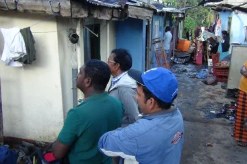 நுவரெலியாவில் திடீர் தீ விபத்தில் 12 குடும்பங்கள் நிர்க்கதி (video)