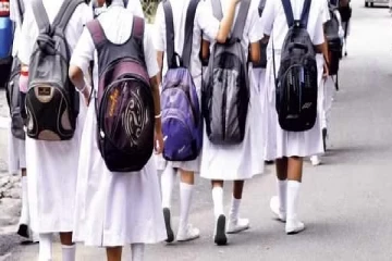 திடீரென மயக்கமுற்ற பாடசாலை மாணவர்களால் பரபரப்பு!