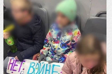 பள்ளி குழந்தைகளை சிறையில் அடைத்த ரஷ்ய பொலிஸ்