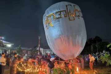 மியன்மாரில் புத்த திருவிழாவில் இடம்பெற்ற குண்டு வெடிப்பு ; 24 பேர் பலி