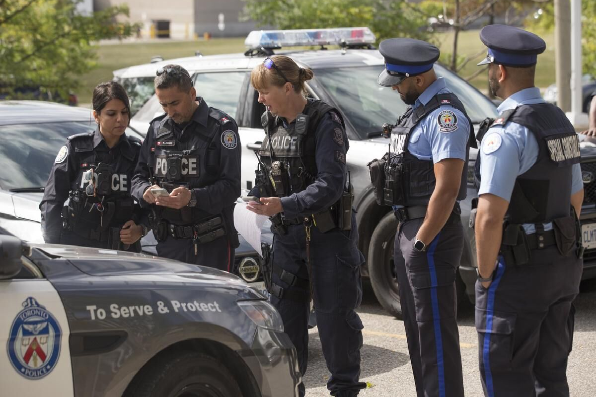 கனடாவில் வீதியில் சரிந்து விழுந்து உயிரிழந்த யாழ்ப்பாண தமிழர் : காவல்துறை மீது முன்வைக்கப்படும் குற்றச்சாட்டு | Jaffna Tamil Man Dies In Canada