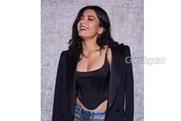 நடிகர்களுக்கு போட்டியாக அதிக சம்பளம் வாங்கும் டாப் நடிகைகள் லிஸ்ட்.. அடேங்கப்பா இவ்வளவா? | Actress Who Earn More Details