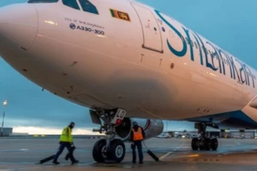 ශ්‍රී ලංකන් කොටස් දෙකක් විකුණයි