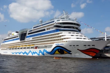 சுற்றுலாப் பயணிகளுடன் இலங்கை வந்த மலேசிய கப்பல்!