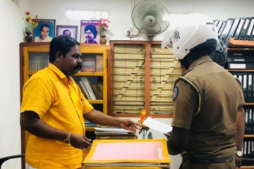 சிங்களம் தெரியாது! பொலிஸாரிடம் முரண்பட்ட சிறீதரன்:பரபரப்பை ஏற்படுத்தும் காணொளி (Video)