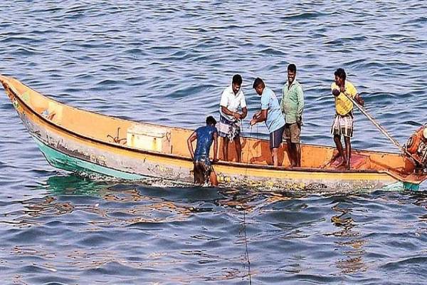 எல்லைதாண்டி மீன்பிடித்ததாக 7 தமிழக மீனவர்கள் கைது - மீனவர் சங்கம் கோரிக்கை | Tamil Nadu Fishermen Arrested Cross Border Fishing