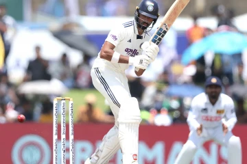 පඩික්කල්ගේ මංගල ටෙස්ට් ශතකයෙන් ඉන්දියාව පළමු දිනයේ වාසිය ගනී