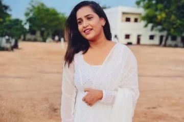 தொகுப்பாளினி ஜாக்குலினா இது?- சிங்கப்பூரில் அவர் எடுத்த கிளாமர் புகைப்படங்கள்