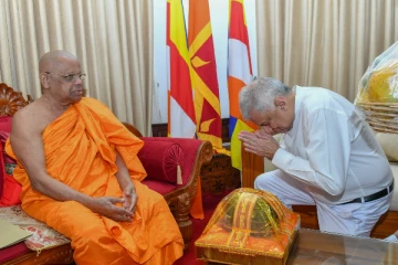 மகாநாயக்க தேரர்கள் ஜனாதிபதியிடம் அவசர விசேட கோரிக்கை