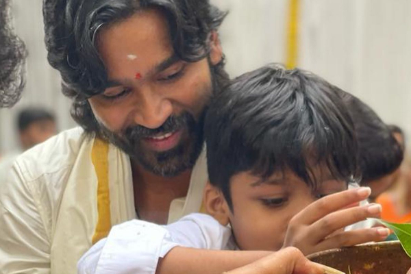 தனுஷ் வீட்டில் நடந்த ஃபங்ஷன்.. வைரலாகும் புகைப்படங்கள்