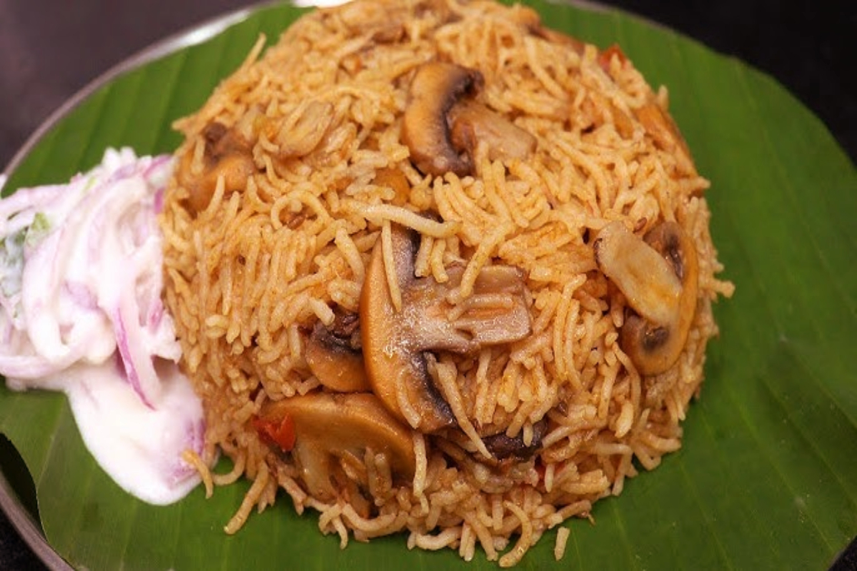 செட்டிநாடு மஷ்ரூம் பிரியாணி! கமகம சுவையில் எப்படி செய்வது? | How To Make Chettinad Mushroom Biryani