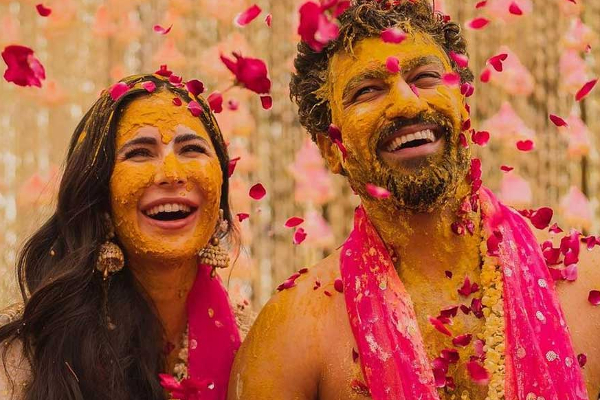 மலைக்கவைத்த திருமண பரிசுகள்; முன்னாள் காதலர்கள் அன்பளிப்பு! | Mountaineering Wedding Gifts Ex Lovers Gift மலைக்கவைத்த திருமண பரிசுகள்; முன்னாள் காதலர்கள் அன்பளிப்பு! | Mountaineering Wedding Gifts Ex Lovers Gift