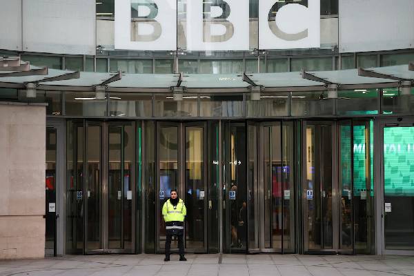 ட்ரம்ப் ஆவணப்பட விவகாரம்... BBC நிர்வாகக்குழு உறுப்பினர் பானர்ஜி ராஜினாமா | Bbc Board Member Resigns ட்ரம்ப் ஆவணப்பட விவகாரம்... BBC நிர்வாகக்குழு உறுப்பினர் பானர்ஜி ராஜினாமா | Bbc Board Member Resigns