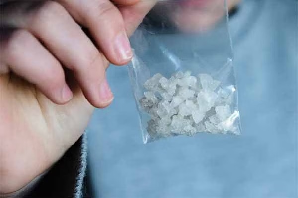 ஐ.தே.க.வின் வேட்பாளர் ஹெரோயினுடன் சிக்கினார் | U N P Candidate Was Arrested With Heroin ஐ.தே.க.வின் வேட்பாளர் ஹெரோயினுடன் சிக்கினார் | U N P Candidate Was Arrested With Heroin