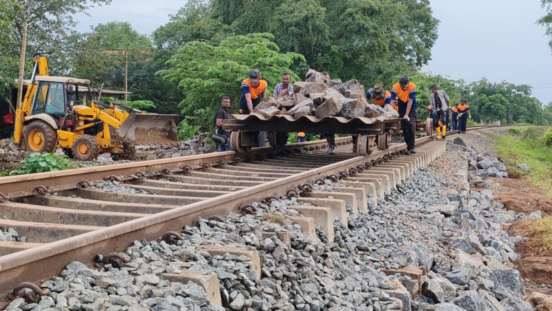 யாழ் - கொழும்பு தொடருந்து சேவையில் தொடரும் சிக்கல் 1 Gallery