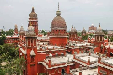 கையடக்க தொலைபேசிகளை வழிபாட்டுத் தலங்களுக்கு எடுத்துச் செல்ல தடை - சென்னை உயர் நீதிமன்றம்
