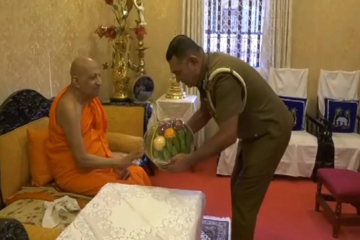 தீவிரமடையும் ஞானசார தேரர் விவகாரம்! முக்கிய தேரர்களை அவசரமாக சந்தித்த உயர் சிறை அதிகாரிகள் | Jail Officials Meet Asgiri And Malwatu Priests தீவிரமடையும் ஞானசார தேரர் விவகாரம்! முக்கிய தேரர்களை அவசரமாக சந்தித்த உயர் சிறை அதிகாரிகள் | Jail Officials Meet Asgiri And Malwatu Priests