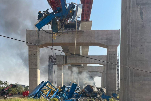 வெளிநாடொன்றில் கோர சம்பவம்.. கிட்டத்தட்ட 200 பேருடன் விபத்துக்குள்ளான தொடருந்து | Crane Crushes Train Thailand 22 Killed 30 Injured வெளிநாடொன்றில் கோர சம்பவம்.. கிட்டத்தட்ட 200 பேருடன் விபத்துக்குள்ளான தொடருந்து | Crane Crushes Train Thailand 22 Killed 30 Injured