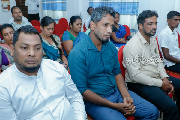 அரச ஊழியர்களை ஏமாற்றிவிட்டது அரசு! பாடம் புகட்ட சஜித் அழைப்பு | The Government Has Deceived Government Employees