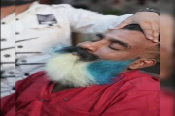 அர்ஜென்டினா கொடியை தாடியில் வரைந்து கொண்டு கேரள கால்பந்து ரசிகர்: வைரல் வீடியோ