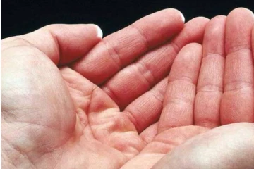 உறங்கி எழும்போது உள்ளங்கையைப் பார்ப்பதன் ரகசியம் என்ன தெரியுமா?