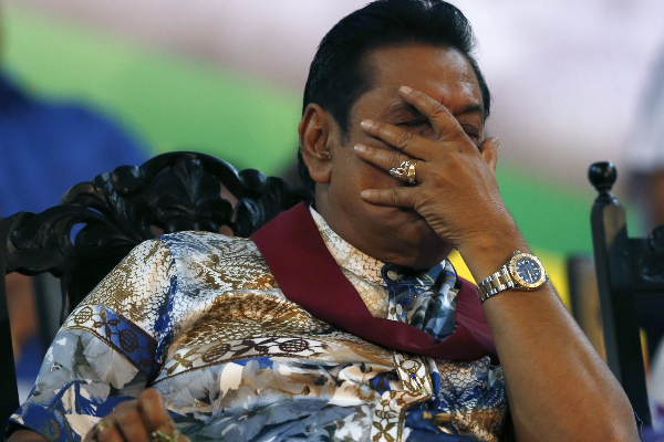 மனமுடைந்து அதிருப்தி நிலையில் சிறிலங்கா பிரதமர் மகிந்த! (காணொளி) - ஐபிசி தமிழ்