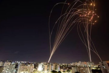 இஸ்ரேல் அரசின் பாதுகாப்பு கவசம் பிரமாண்ட  'அயர்ன் டோம்'